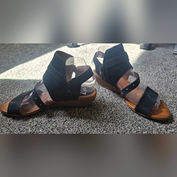 Miz Mooz Black Leather Farley Buckle Demi Wedge Sandal Womens Size 38 (US 7.5-8) - Picture 6 of 12